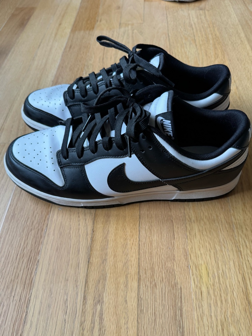 Retro Nike Dunk Low (Panda)